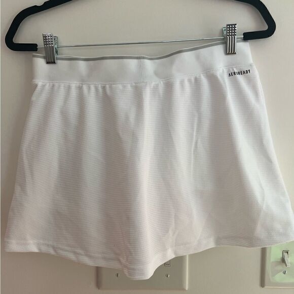 NWT Adidas White Tennis Club Skirt - Size Medium! - Picture 3 of 3
